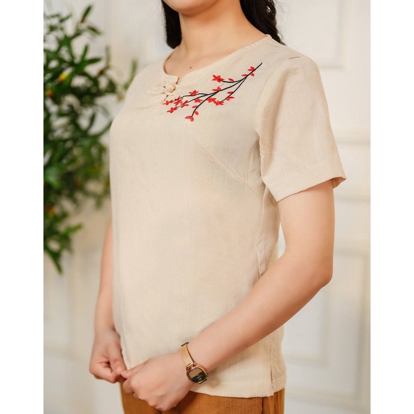 Bộ đồ nữ họa tiết thêu hoa thiết kế cúc tàu sang trọng. chất liệu đũi mềm mát thích hợp mọi lứa tuổi Ảnh thật 100%