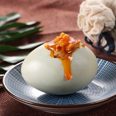 Trứng vịt muối nướng đặc sản Trung Hoa 70g/ quả