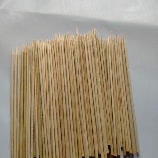 500 g Que xiên thịt , xiên xúc xích dài 15cm