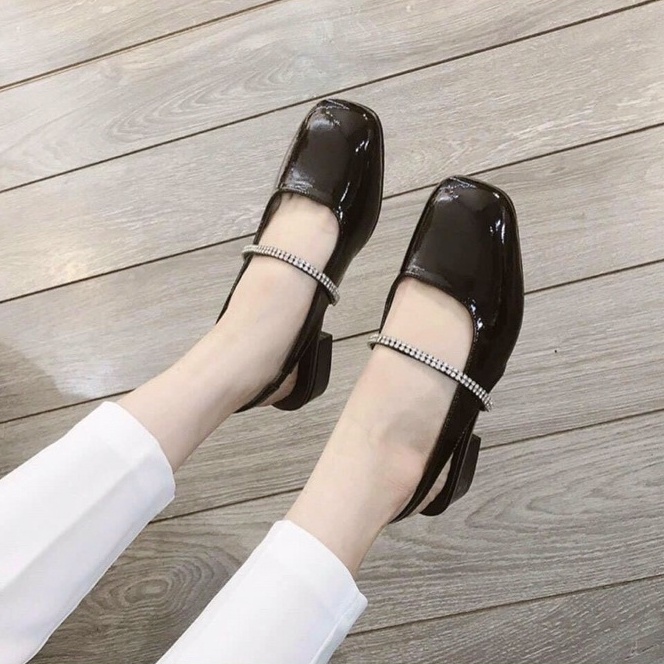 Xăng đan 2p bít mũi da bóng quai đá mềm êm Nguyên hộp hãng cao cấp