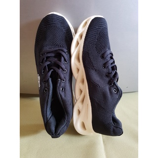 Giày sneaker thể thao nam cổ thấp, đế dày cá tính.