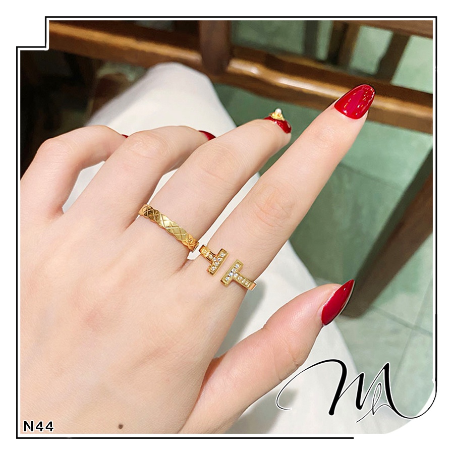 Nhẫn nữ Titan freesize chữ T đính đá phối xà cừ - Măng’s House N44