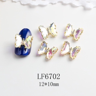 Cham b ướm ngọc gắn móng nail