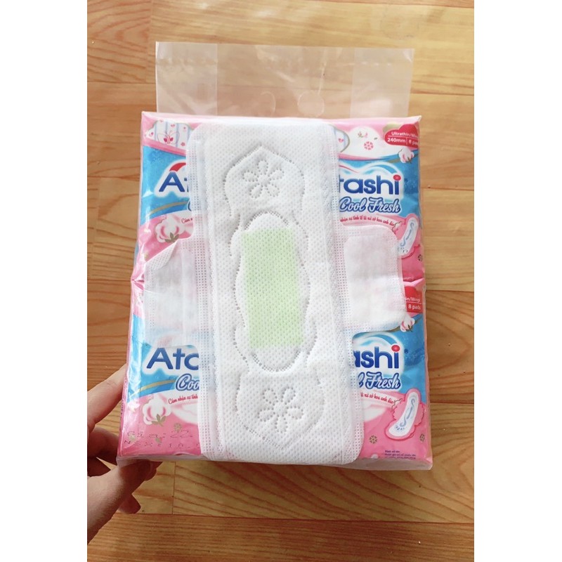 Băng vệ sinh Atashi bạc hà cuộn 8 gói.