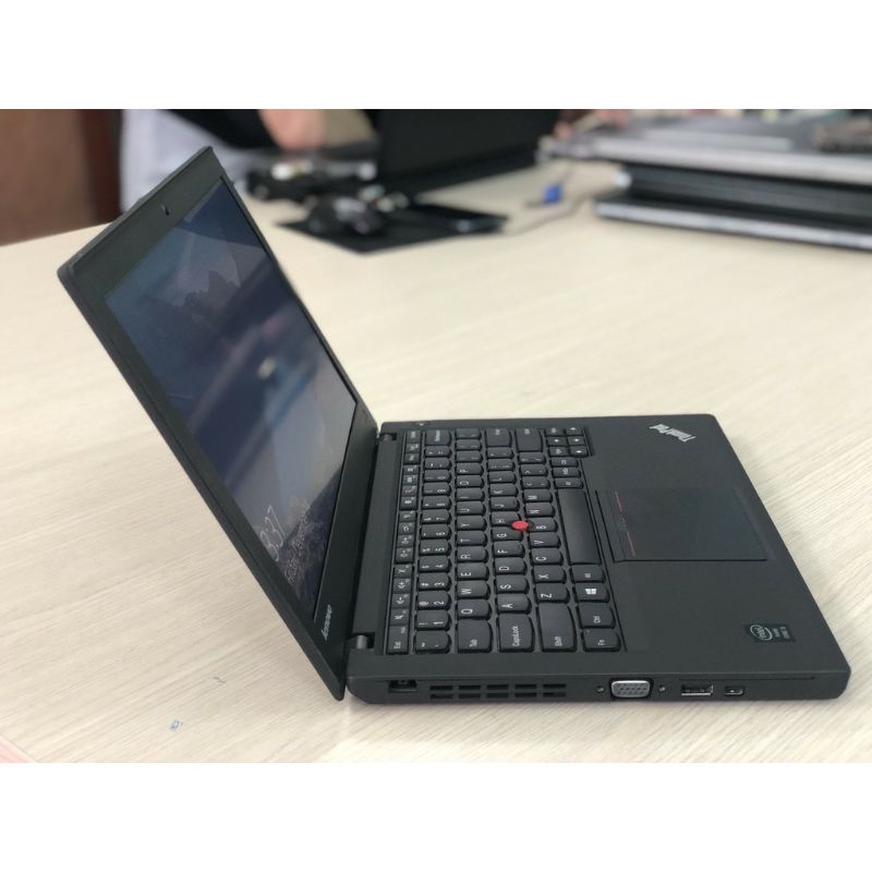 laptop Thinkpad X240 của Lenovo:CPU: Intel Core i5 Haswell 4300U ( 4 nhân x 1.9 ghz)Ram: 4GB ddr3Ổ cứng: SSD 128GB | BigBuy360 - bigbuy360.vn