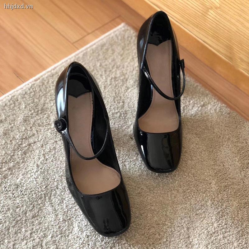 Giày cao gót mũi tròn phong cách Mary Jane thời trang xuân hè 2022 sành điệu
