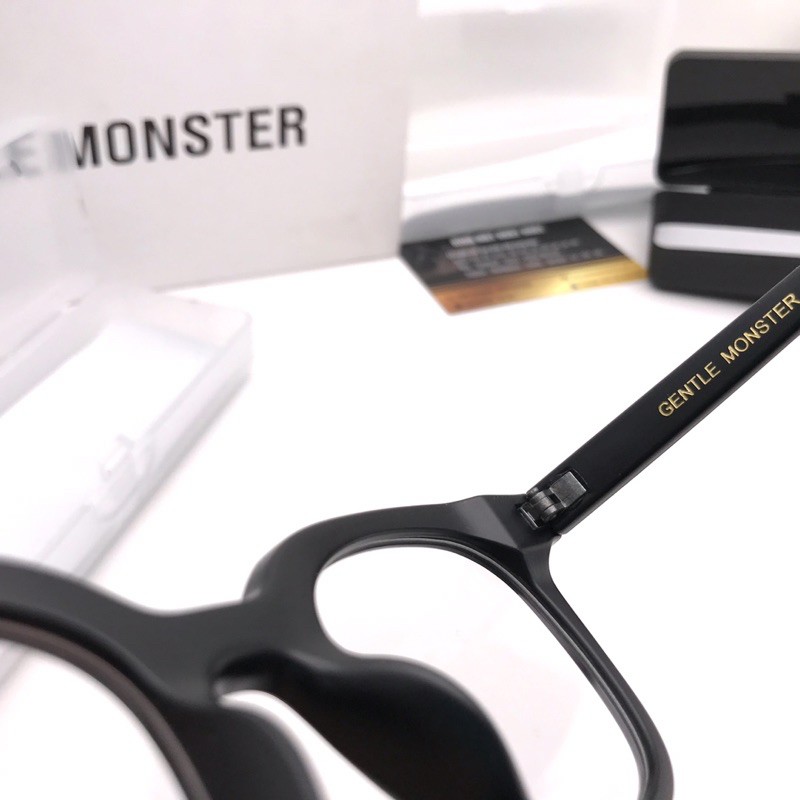 Gọng kính mát đen nhám South Side chữ V tặng hộp đựng | BigBuy360 - bigbuy360.vn