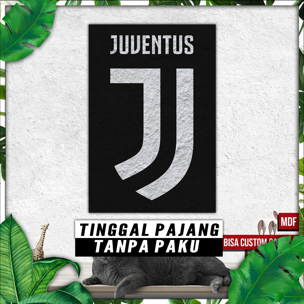 Poster Treo Tường Hình Cầu Thủ Bóng Đá Juventus Mdf030213