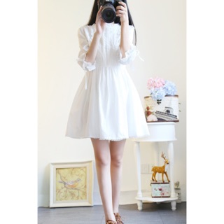 Đầm xoè phối ren