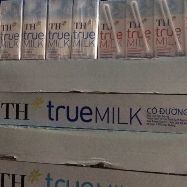 Sữa uống TH true 180ml 1thung 48 hộp dâu, sô, ít đường, có đường thumbnail