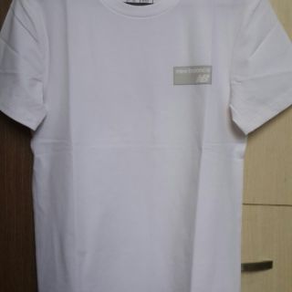 Áo thun NB cổ tròn