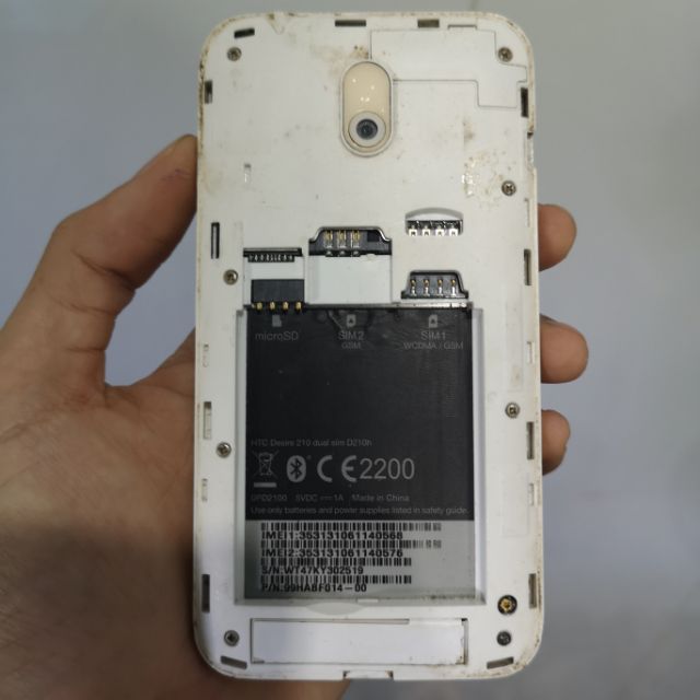 Xác Htc Desire 210, màn hình với cảm ứng đẹp ko vết xướt, máy ko pin, cấp nguồn lên logo xong tắt, ko nắp sau