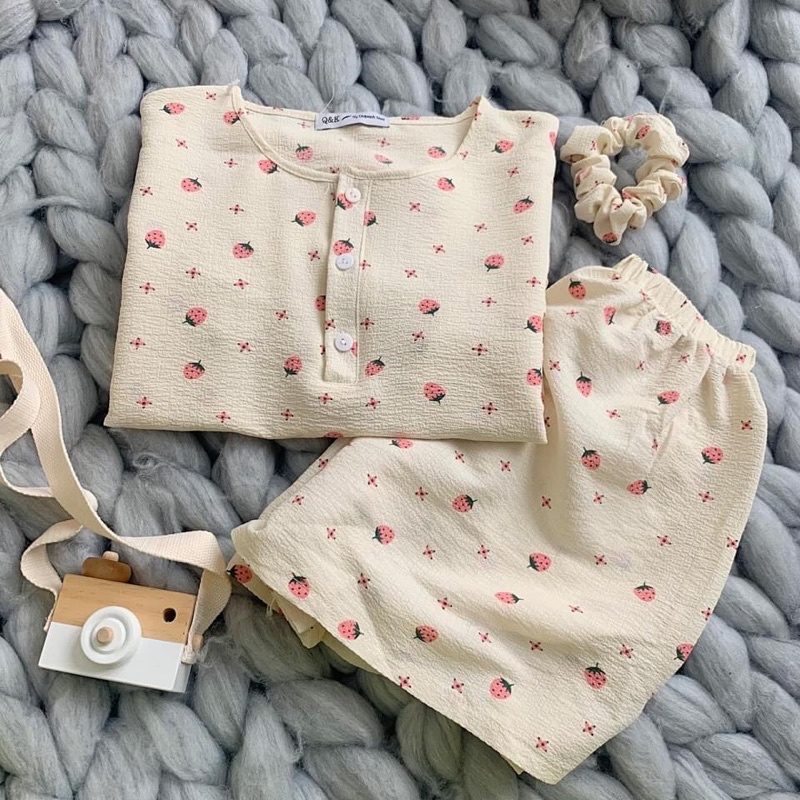 Set bộ đồ ngủ cổ trụ quần cộc siêu xinh kèm chun buộc tóc