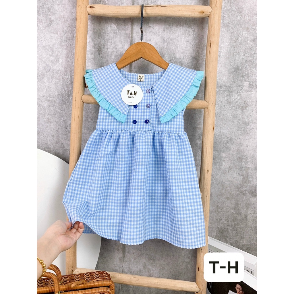 Váy bé gái ca rô dáng xòe cổ viền xung quanh vai bèo, cúc ngực chất đũi cực xinh cho bé từ 8 đến 20 kg