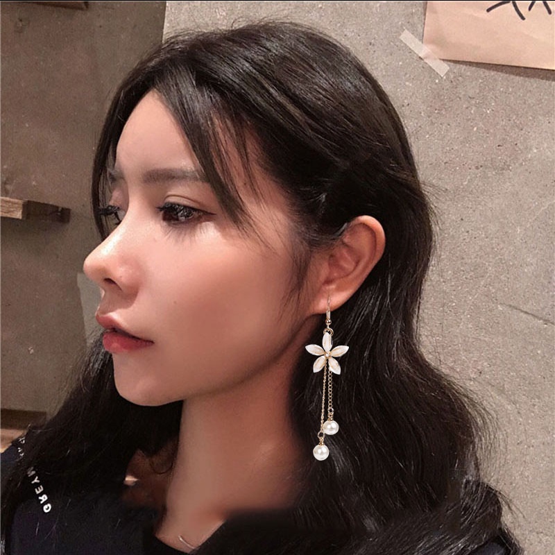 Đôi bông tai tua rua dáng dài đính ngọc trai nhân tạo sang trọng cho nữ