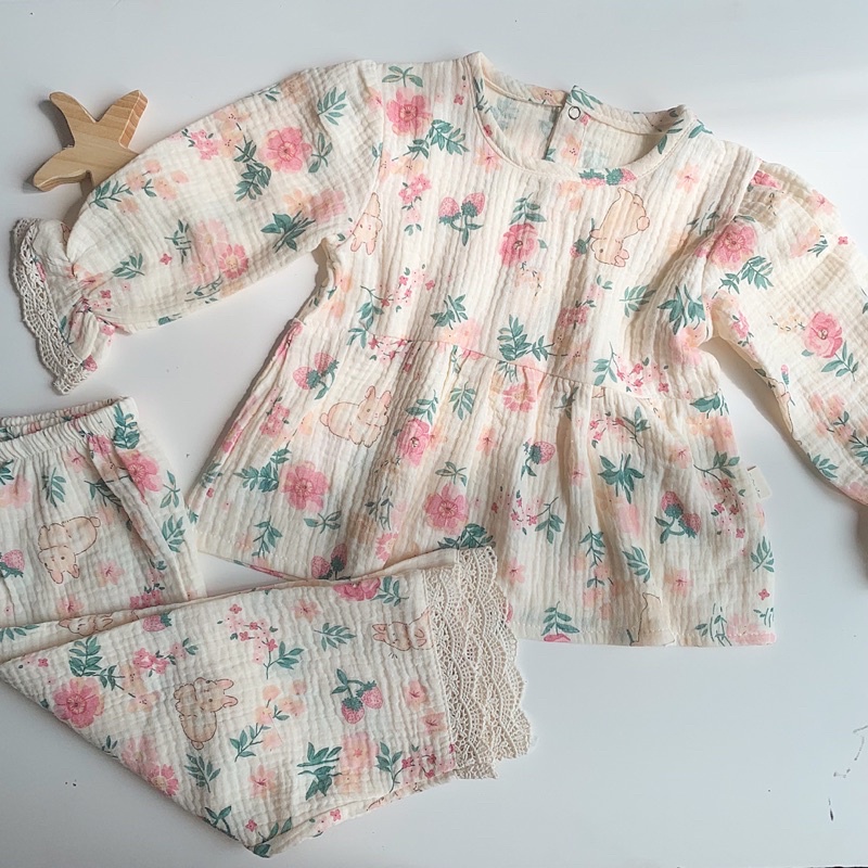 Bộ xô muslin hoạ tiết xinh xắn cho bé gái