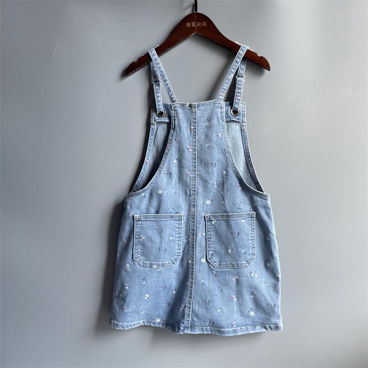 Váy yếm jean hoa Cat&Jack