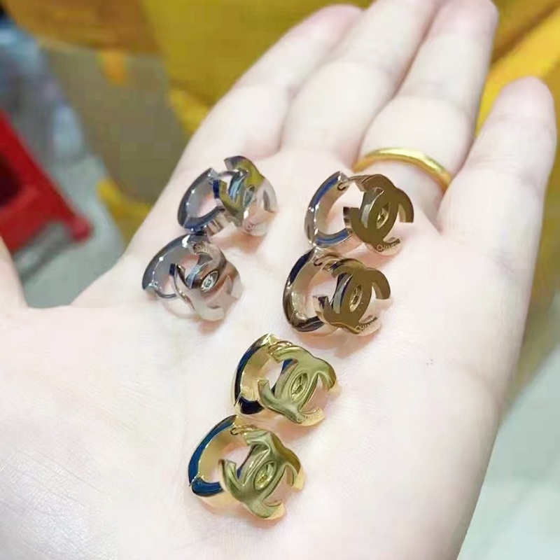 Bông Tai Khoen Tròn Đính Chữ Titan Ko Đen TT 4326