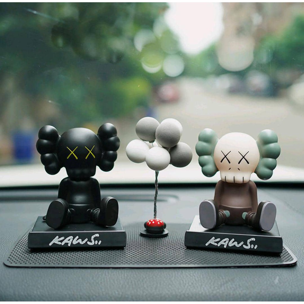 Mô Hình Lắc Đầu Kaws Trang Trí Taplo Xe Hơi, Bàn Làm Việc Văn Phòng