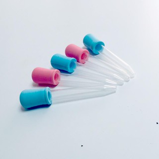 Ống bón sữa và thuốc cho trẻ sơ sinh