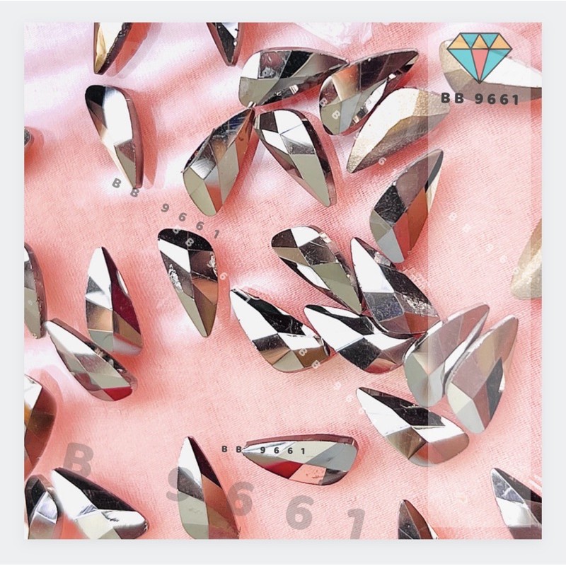 4.500 vnd Đá khối/ Giọt nước méo/ trang trí móng tay nail/ Size 3.5*8mm