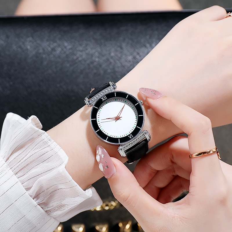 Đồng hồ thời trang với dây đeo bằng da dành cho nữ