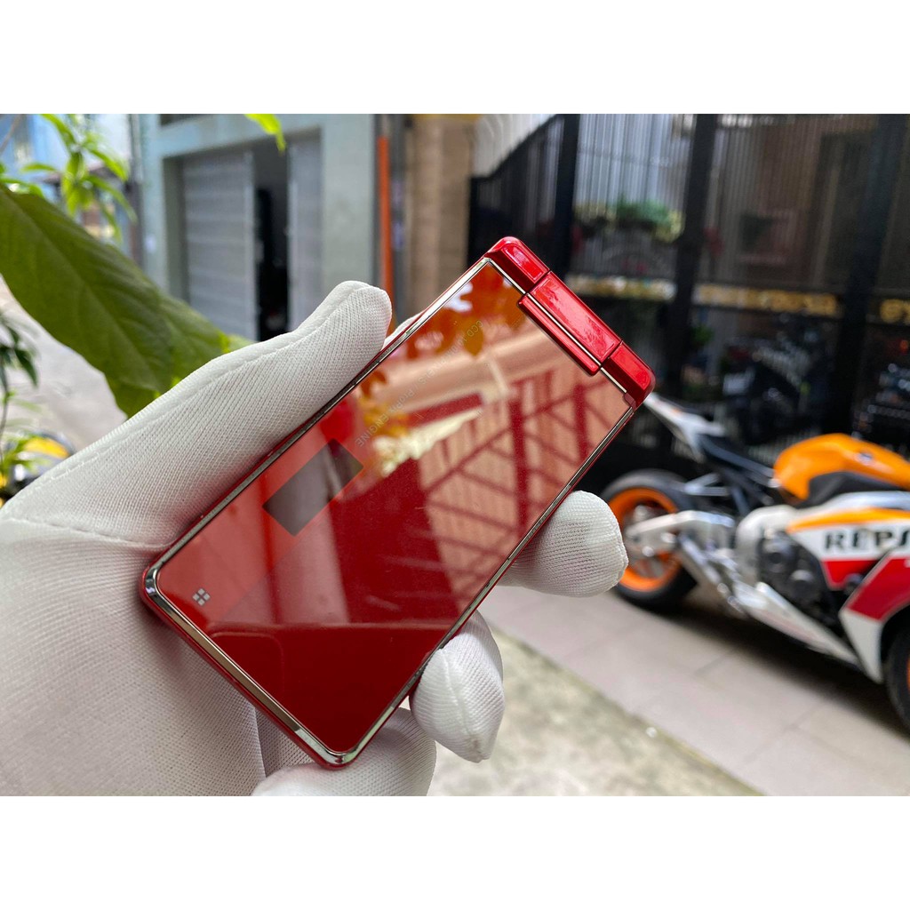 Điện thoại Sharp SH-06A màu đỏ
