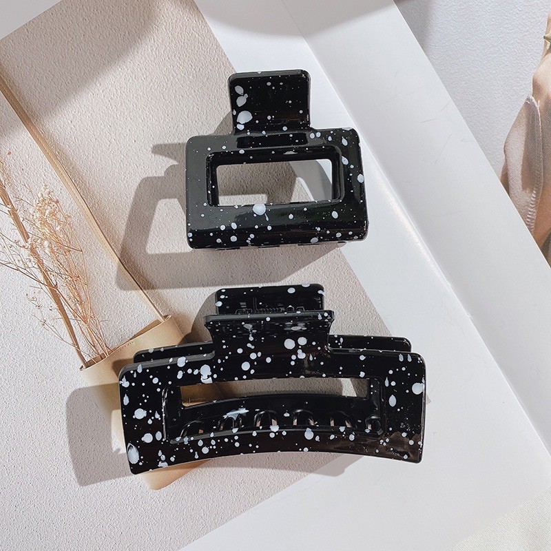 Kẹp Tóc Càng Cua - Kẹp Tóc Hàn Quốc Nhựa Cứng Phong Cách Bò Sữa Vẩy Sơn Trắng Đen - SINSIN