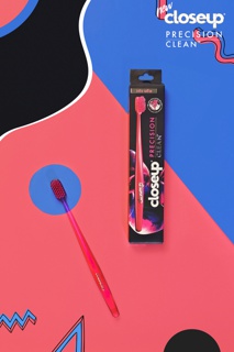 Bàn Chải Đánh Răng Closeup Precision Clean