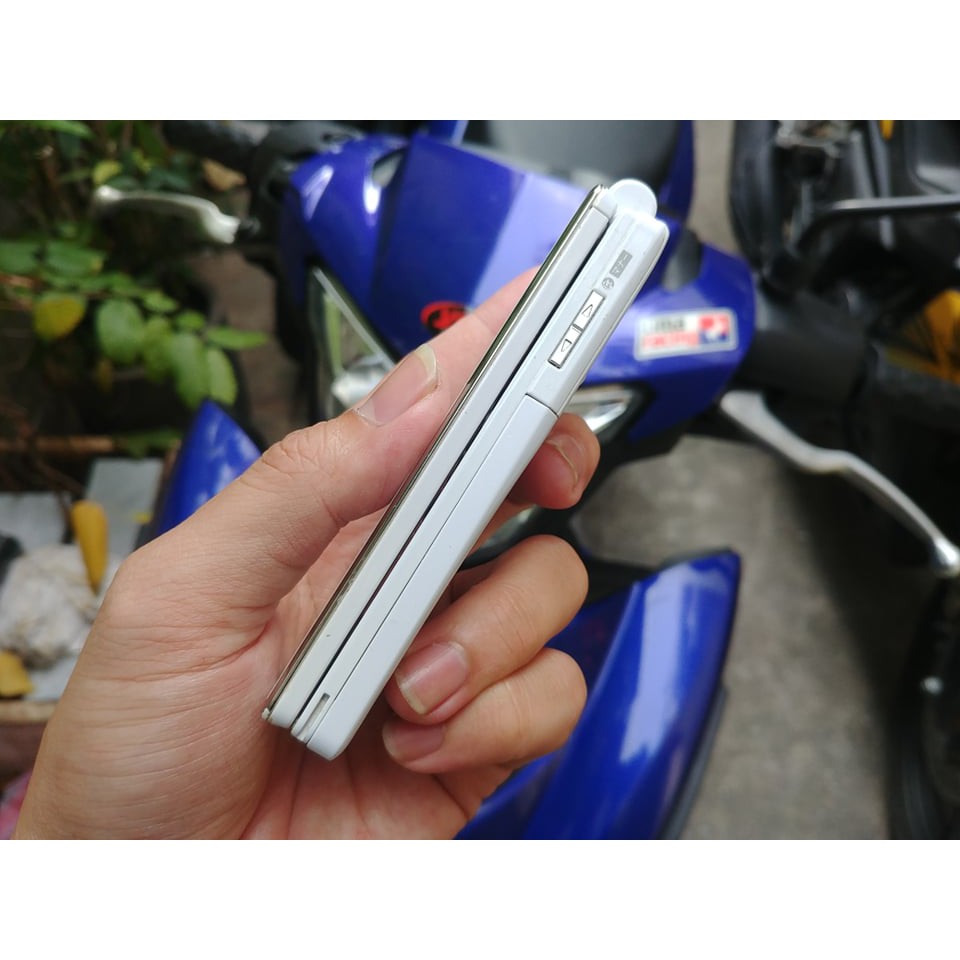 Điện thoại NEC N-03D màu trắng