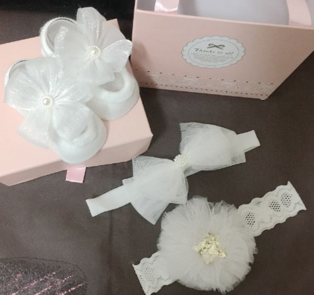 Combo 2 băng đô, 1 vớ full box cho bé đầy tháng hoặc làm quà tặng cho bé