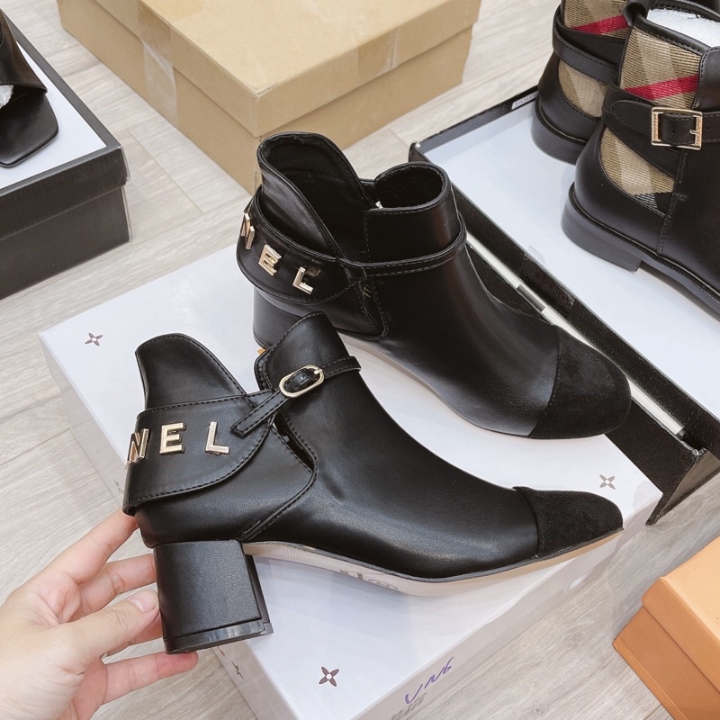 Bốt boot channel cổ thấp gót trụ khoá chữ sau fullbox