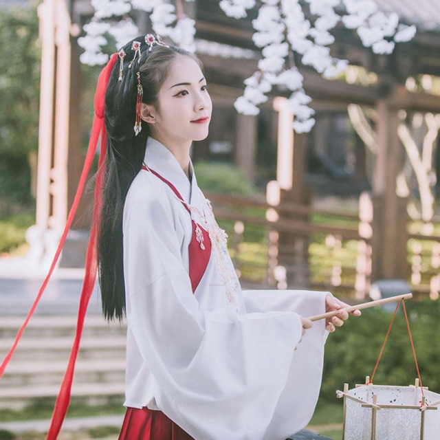 Hán phục Chu Nhan