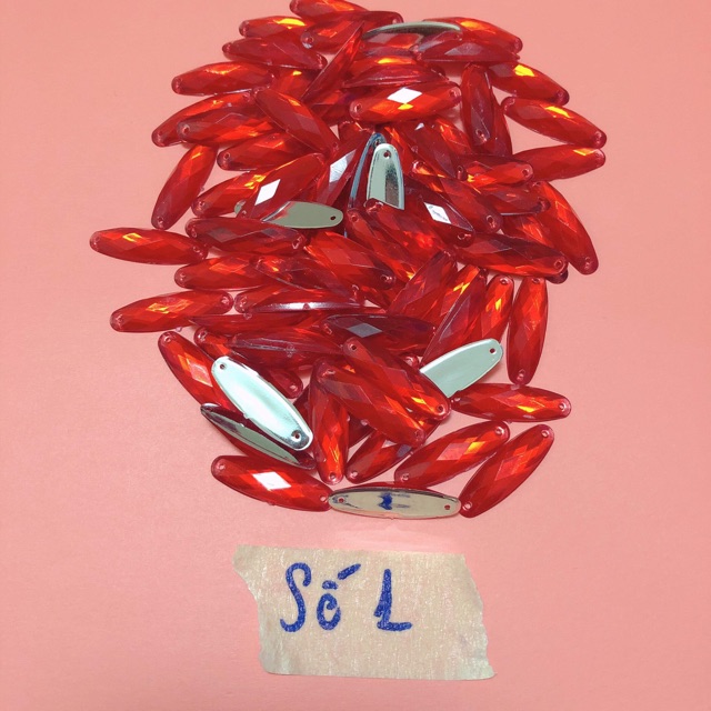 Hạt đá dài trang trí áo