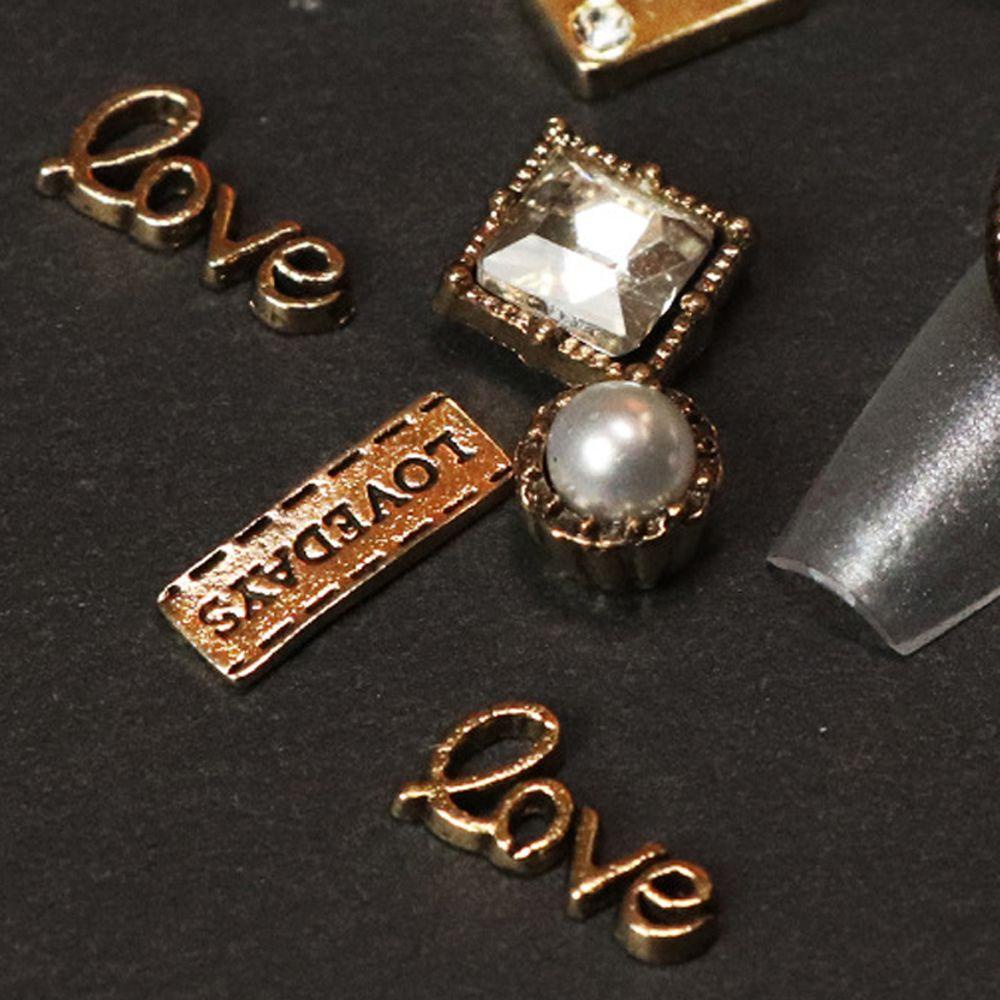 Phụ Kiện Trang Trí Móng Tay Nghệ Thuật Bằng Hợp Kim Đồng Hình Trái Tim Màu Sắc 3D