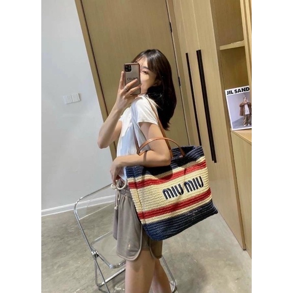 Túi Cói Miu Miu trẻ trung