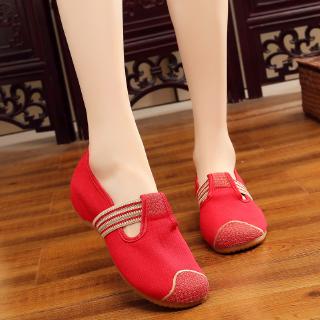 Giày vải thêu họa tiết hoa kiểu Trung Hoa cho nữ