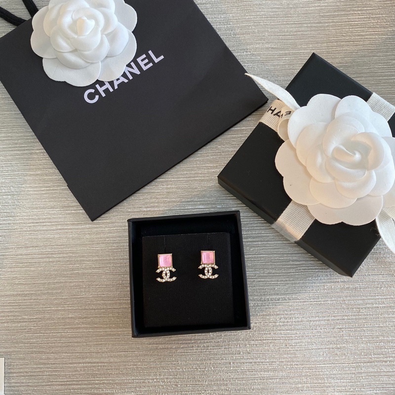 Hoa trang trí và ruy băng hiệu sang chảnh