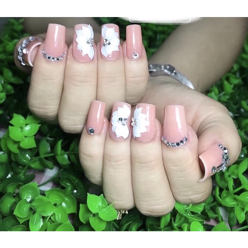 Hoa bột ôm móng tay chân