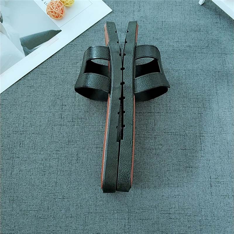 Dép đi biển chống trượt đế bằng