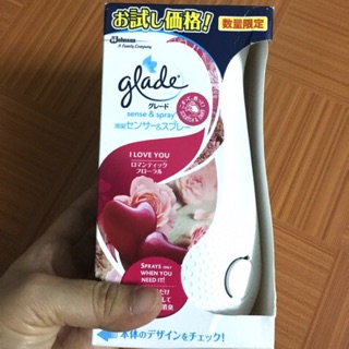 Bình xịt thơm phòng tự động Glader của Nhật