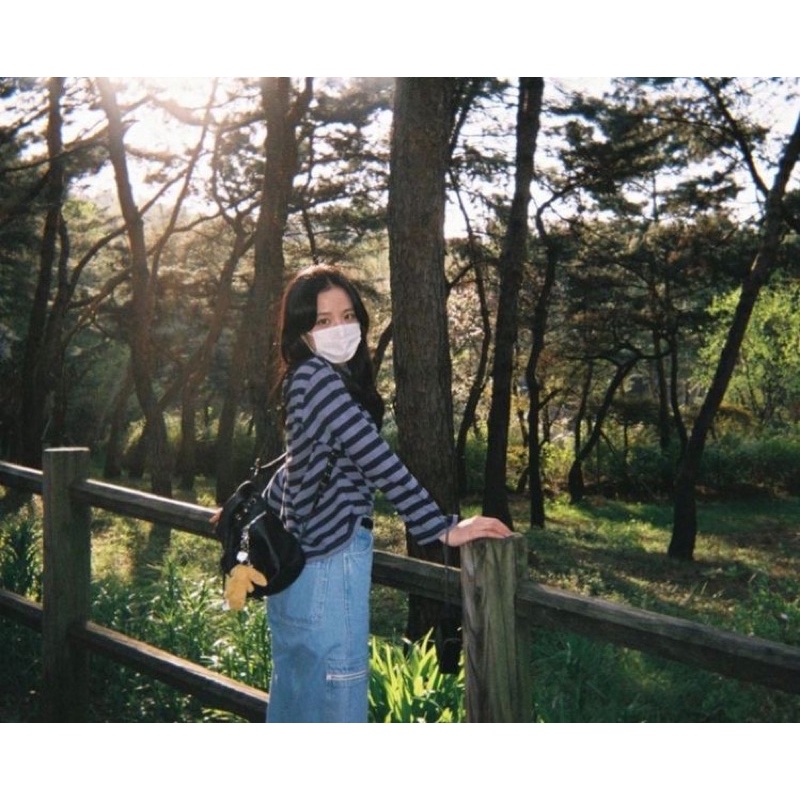 Áo Cardigan len sọc xám giống Jisoo BLACKPINK