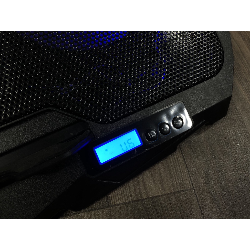 Đế tản nhiệt Laptop S18 4 quạt cùng nút bấm điều chỉnh lực gió và màn hình LCD - Spa Laptop