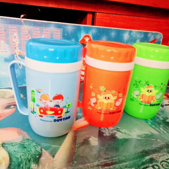 Cốc nhựa giữ nhiệt của duy tân 350ml