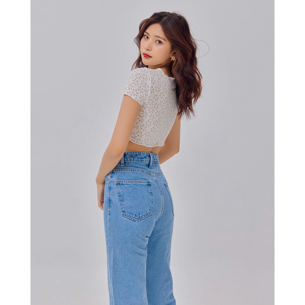 Áo thun Shebyshj tai ngắn họa tiết hoa màu trắng - Janet Top