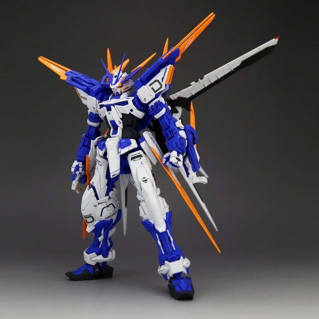 Mô Hình Lắp Ráp Gundam MG 1/100 Gundam Astray Blue Frame D 1có base đi kèm