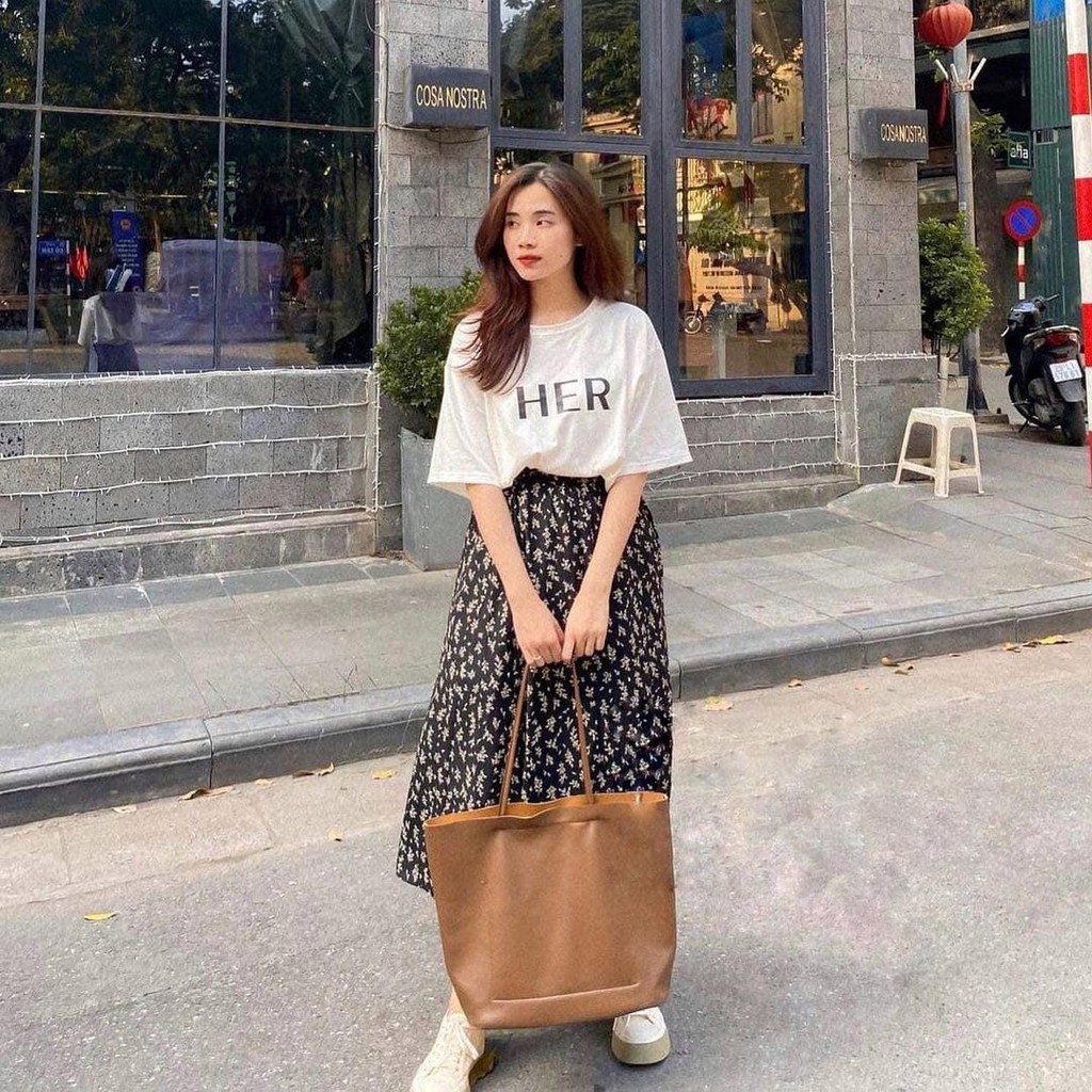 Set 2 món áo phông HER và chân váy voan hoa nhí dễ thương