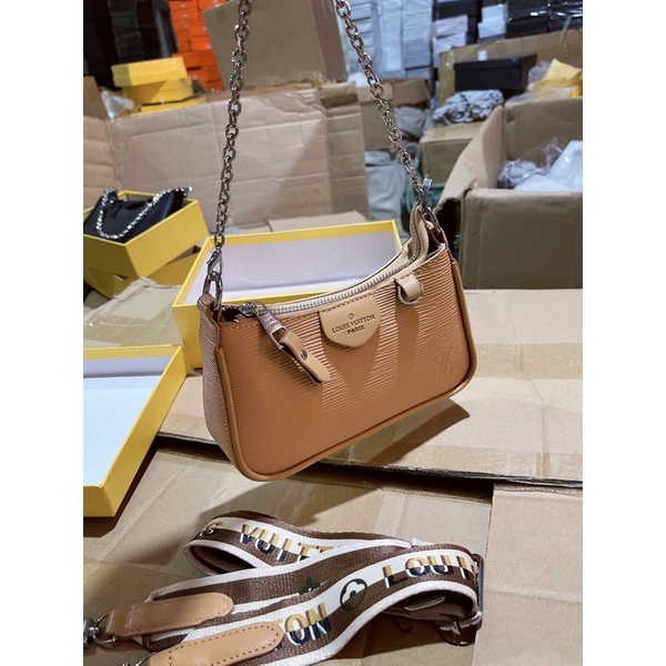 Túi eo vì vân da sần size 22 kèm dây xích + dây vải bản to full hộp