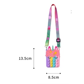 Túi đeo chéo cho bé gái siêu xinh, túi pop it silicon mini kèm dây đeo