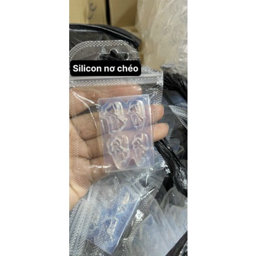 khuôn silicon hình nơ chéo